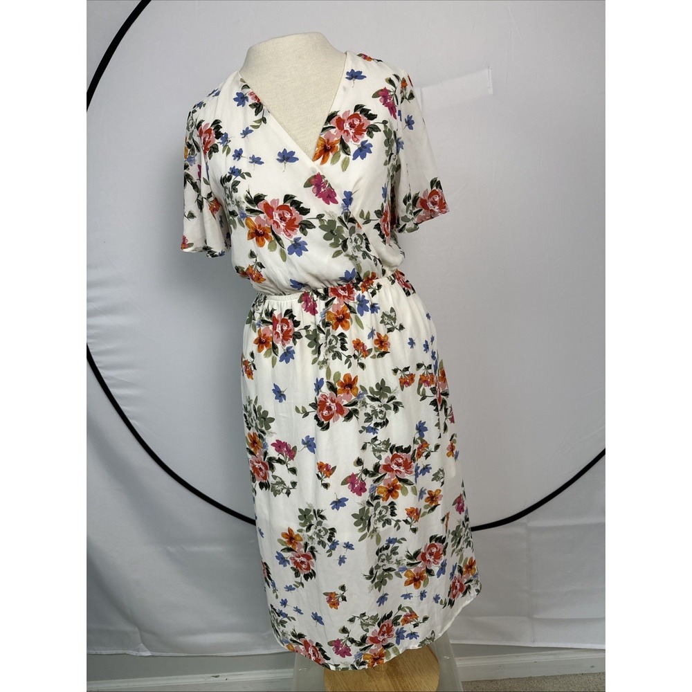 One Clothing Los Angeles Women's Sz M Colorful Floral Pattern Short Sleeve